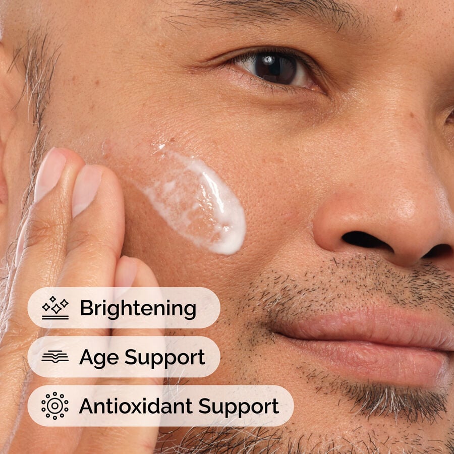 Model Application of Vitamin C Suspension 23% + HA Spheres 2%